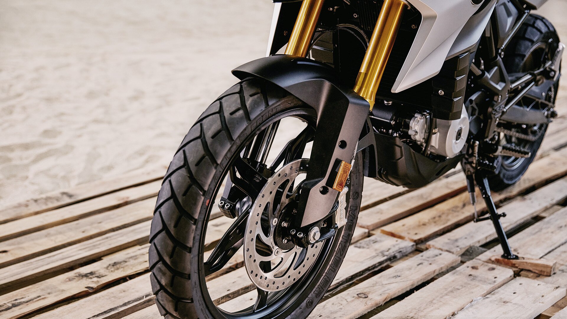 G 310 GS zlatna viljuška.