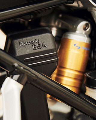 BMW R 1250 GS i Dynamic ESA kao standard.