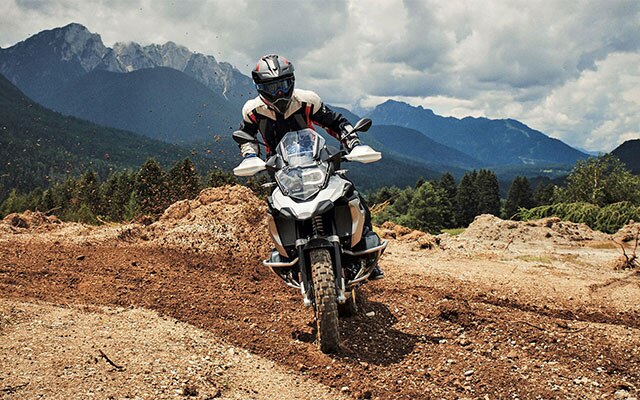 BMW R 1250 GS na putu uz opcioni režim vožnje Pro.