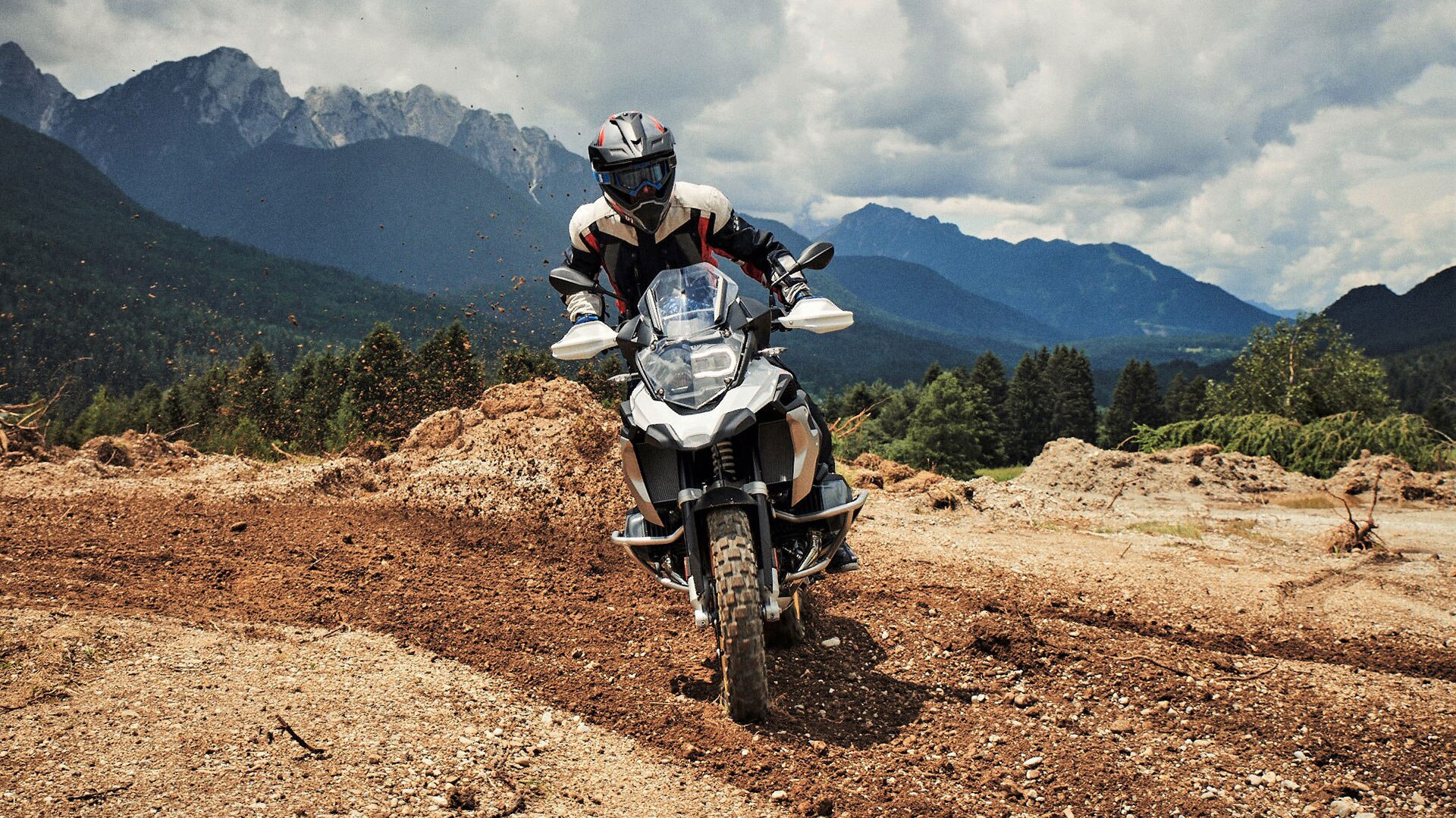 BMW R 1250 GS na putu uz opcioni režim vožnje Pro.