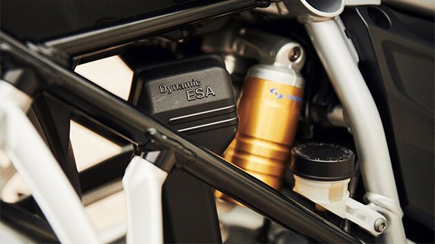 BMW R 1250 GS i Dynamic ESA kao standard.