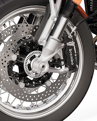 Silver spoked wheels Option 719 Classic II wheel