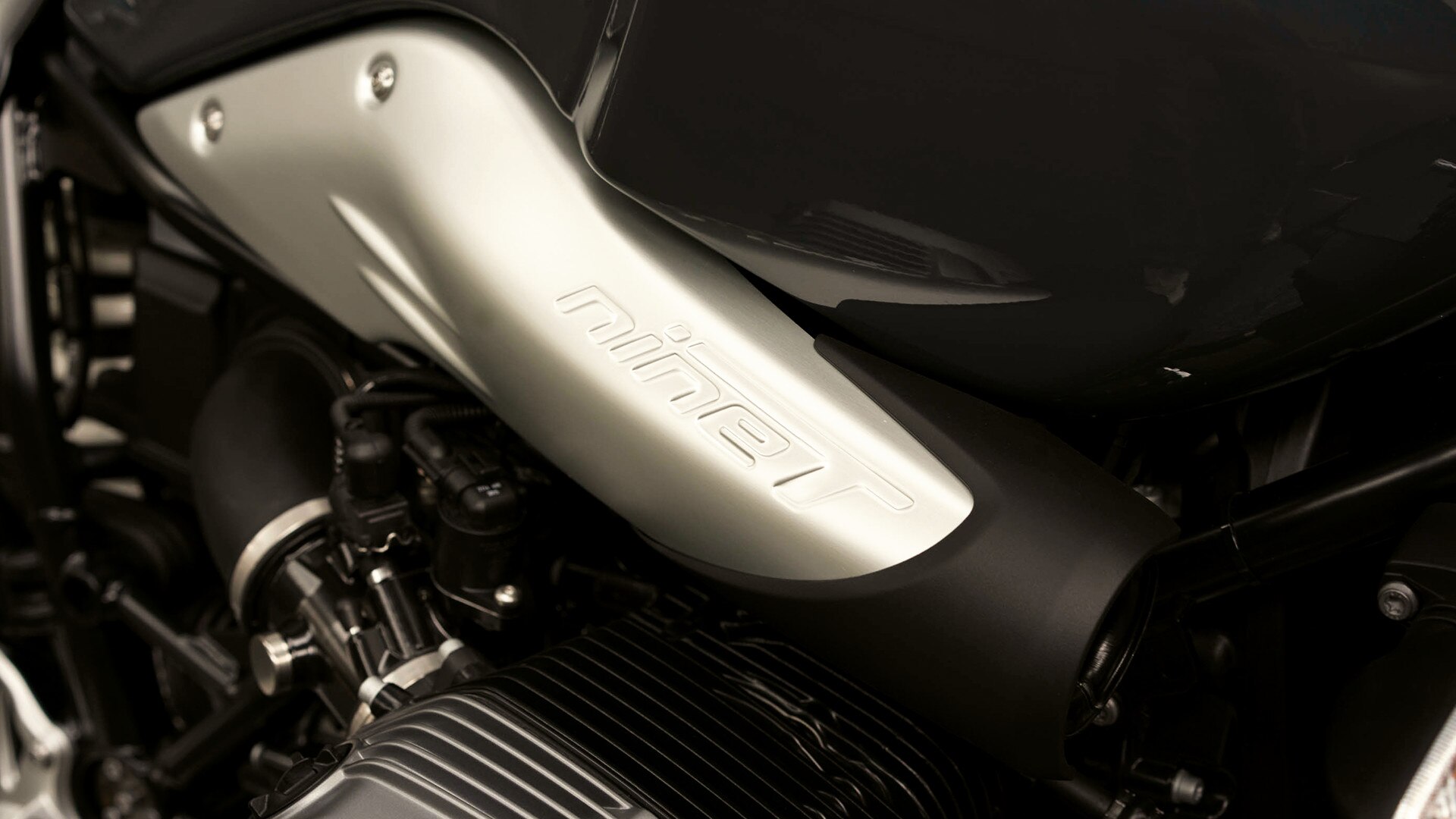 R nineT Pure "nineT" natpis