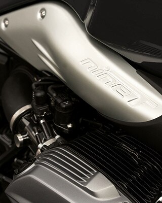 R nineT Pure "nineT" natpis