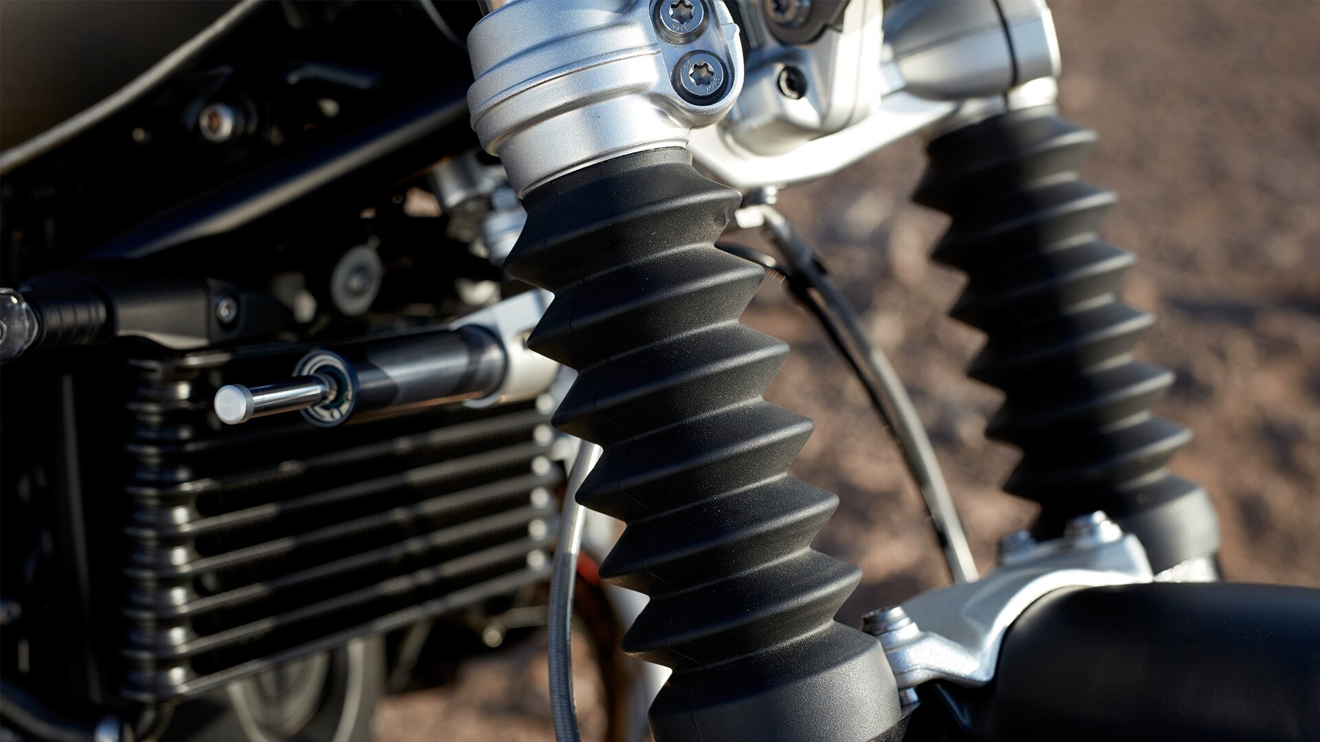 R nineT Scrambler teleskopska viljuška sa zaštitnim gumama