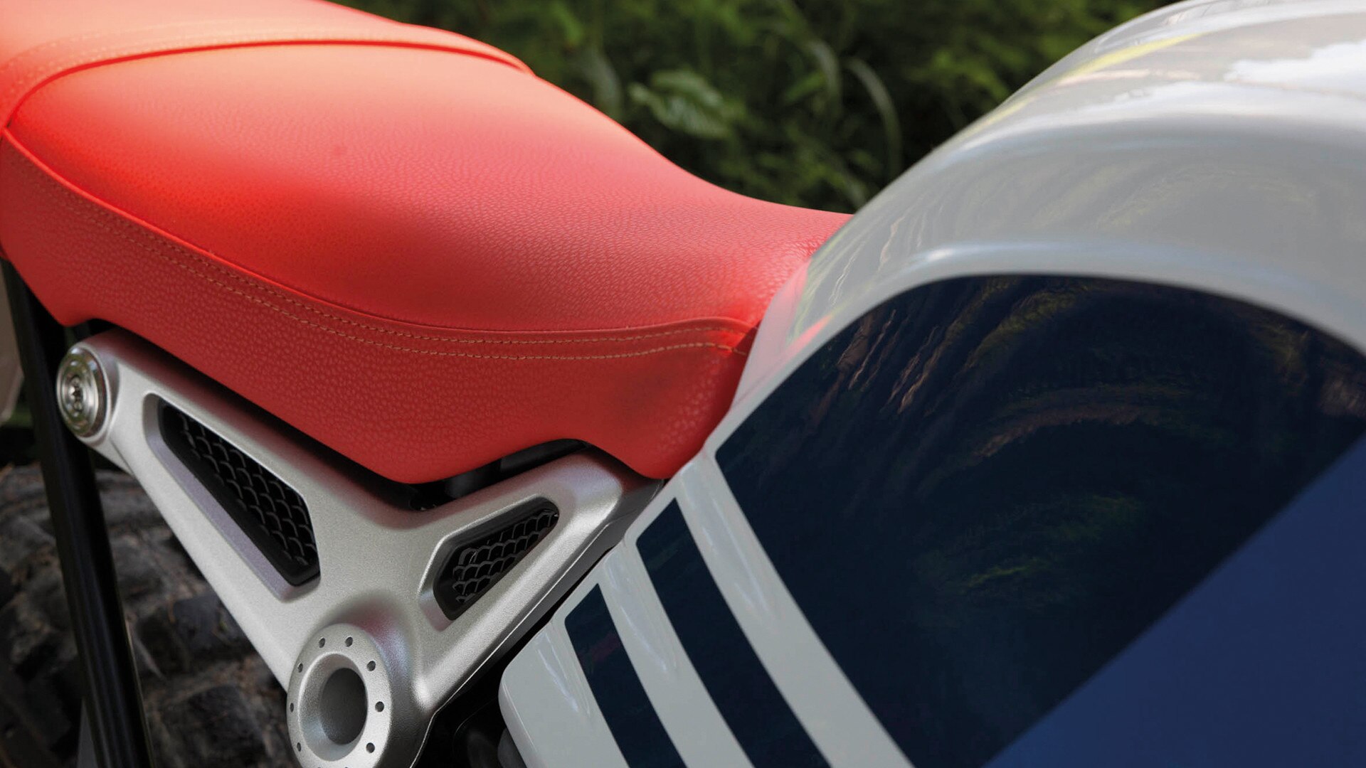 R nineT Urban G/S crvene nijanse