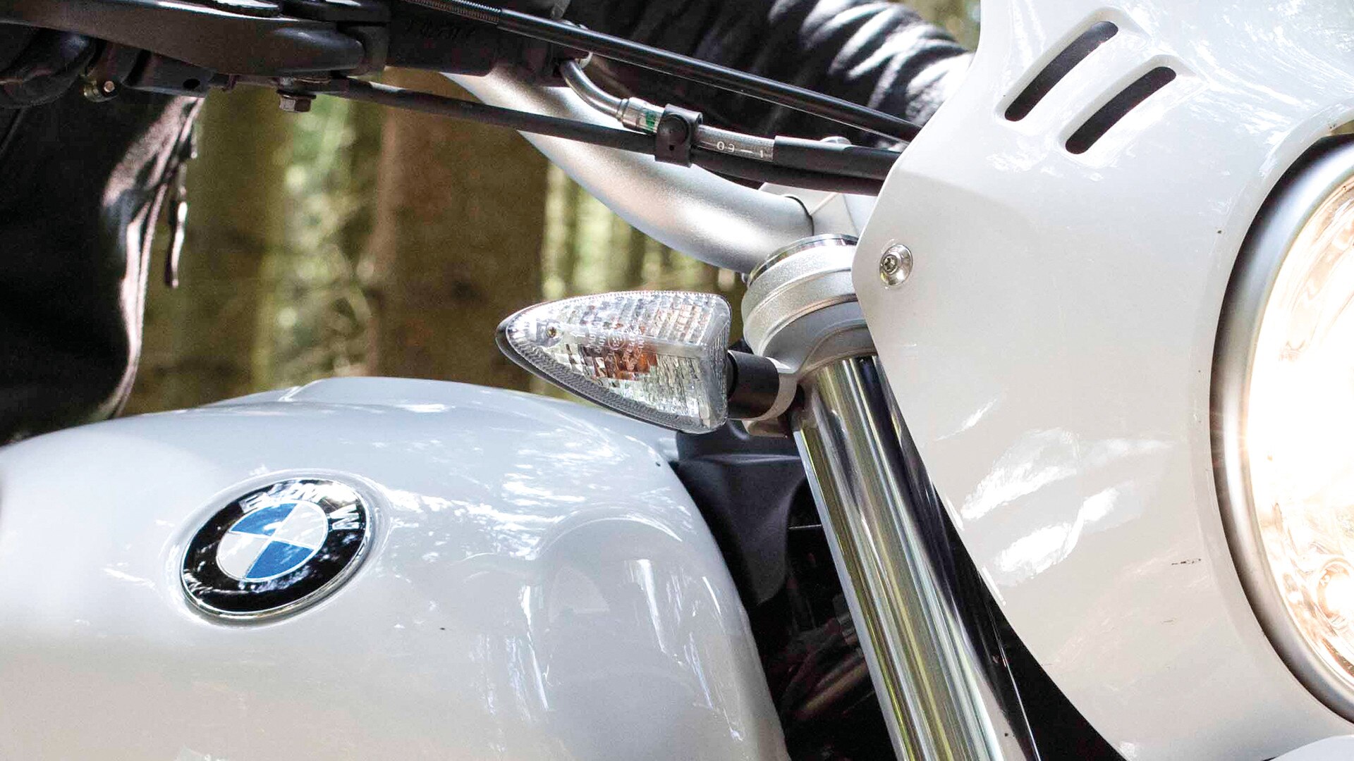R nineT Urban G/S beli indikatori.
