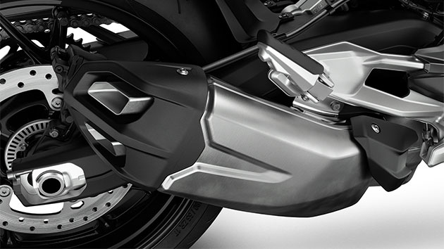 Kratki izduv ističe dinamčnost F 900 R.