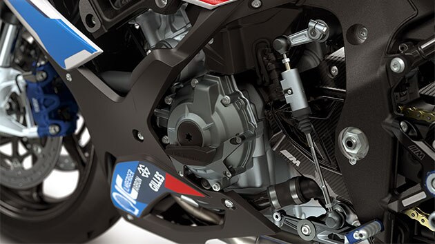 U prilogu se vidi motor modela M RR.
