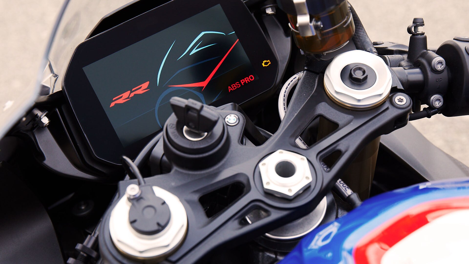 BMW RR novi DDC (Dynamic Damping Control)