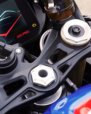 BMW RR novi DDC (Dynamic Damping Control)