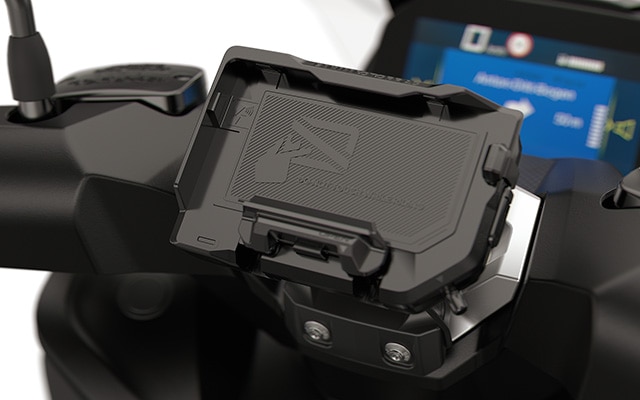 The optional navigation preparation for the C 400 X from BMW Motorrad