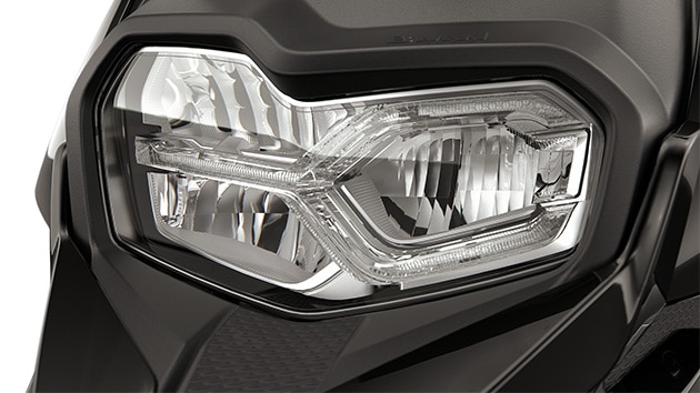 The revamped front design of the C 400 X from BMW Motorrad